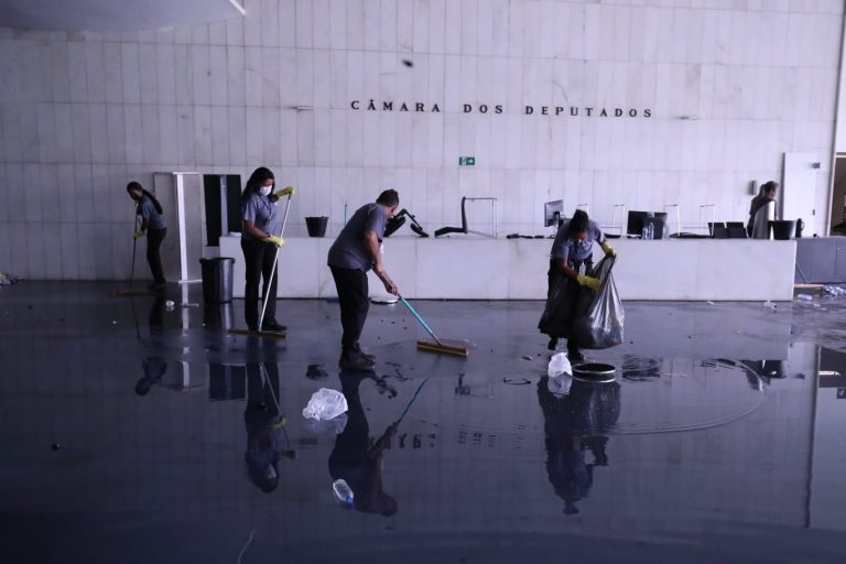 Brasília - Congresso Nacional - Edifício da Câmara dos Deputados passa por faxina após invasão de manifestantes em 8 de janeiro de 2023