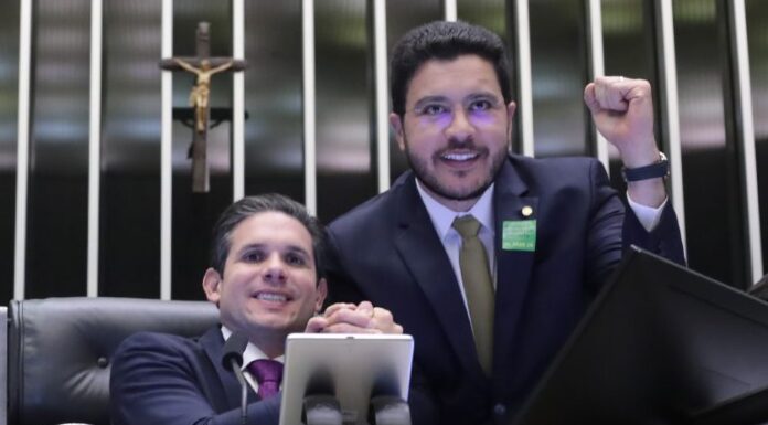Projeto aprovado proíbe provedores de monetizar conteúdo que viole direitos da criança Projeto aprovado proíbe provedores de monetizar conteúdo que viole direitos da criança