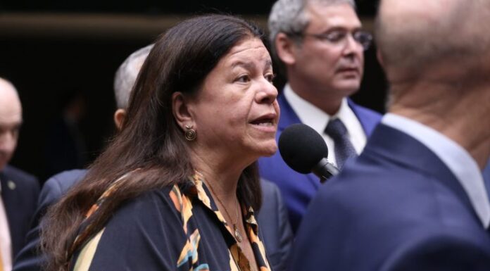 Projeto assegura a trabalhador 15 dias remunerados para cuidar de familiar doente Projeto assegura a trabalhador 15 dias remunerados para cuidar de familiar doente