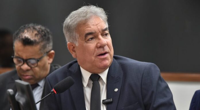 Projeto autoriza aulas de direção em carros automáticos nas autoescolas Projeto autoriza aulas de direção em carros automáticos nas autoescolas