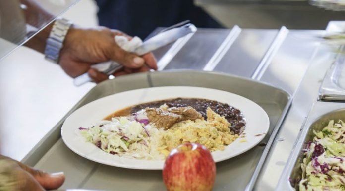 Projeto cria auxílio-alimentação para pessoas idosas em situação de vulnerabilidade Projeto cria auxílio-alimentação para pessoas idosas em situação de vulnerabilidade