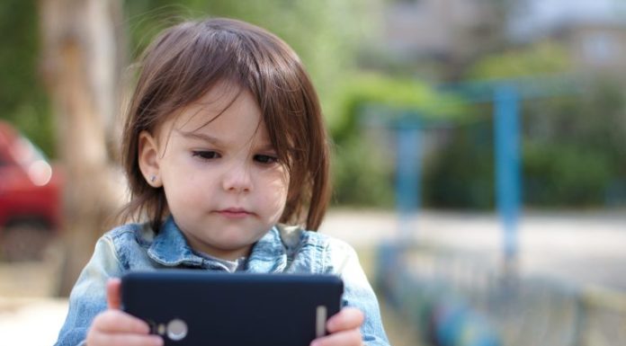 Projeto cria diretrizes de proteção digital e indicador de desenvolvimento para a primeira infância Projeto cria diretrizes de proteção digital e indicador de desenvolvimento para a primeira infância