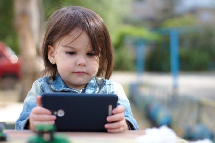 Projeto cria diretrizes de proteção digital e indicador de desenvolvimento para a primeira infância Projeto cria diretrizes de proteção digital e indicador de desenvolvimento para a primeira infância