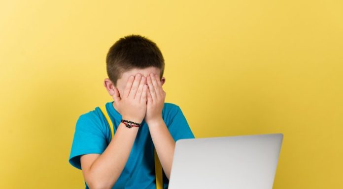 Projeto cria lei para proteger crianças e adolescentes de conteúdos inadequados Projeto cria lei para proteger crianças e adolescentes de conteúdos inadequados
