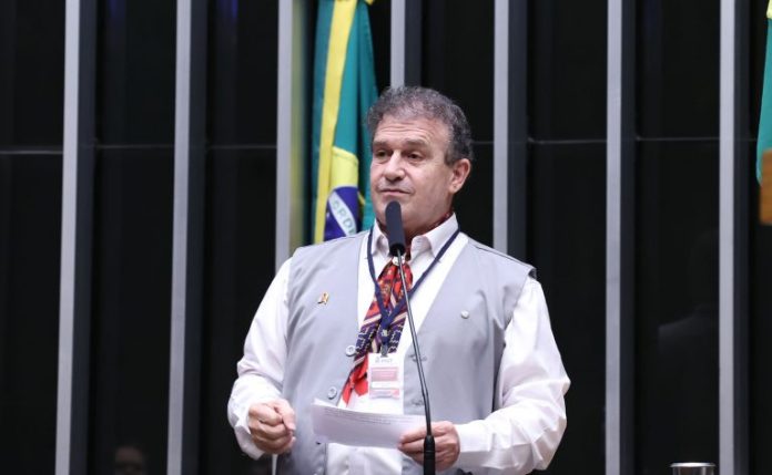 Projeto cria política de incentivo à inclusão de ciclovias em rodovias federais Projeto cria política de incentivo à inclusão de ciclovias em rodovias federais