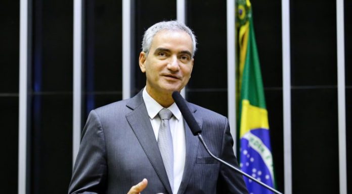 Projeto cria política nacional para combater a solidão entre idosos Projeto cria política nacional para combater a solidão entre idosos