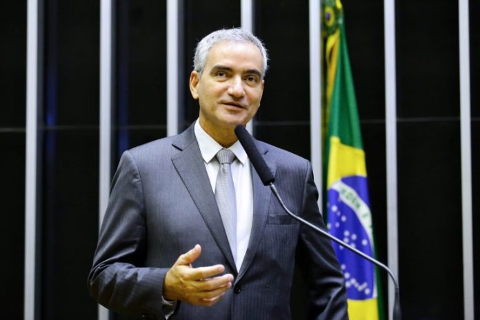 Projeto cria política nacional para combater a solidão entre idosos Projeto cria política nacional para combater a solidão entre idosos