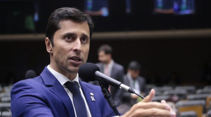Projeto cria política para assegurar assistência a famílias atípicas Projeto cria política para assegurar assistência a famílias atípicas