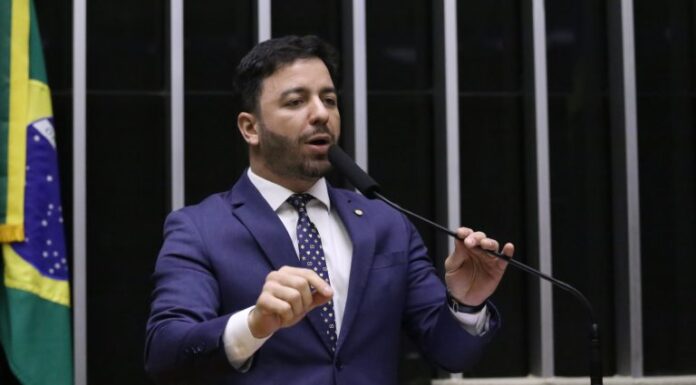 Projeto cria programa de apoio a famílias de crianças com autismo no SUS Projeto cria programa de apoio a famílias de crianças com autismo no SUS