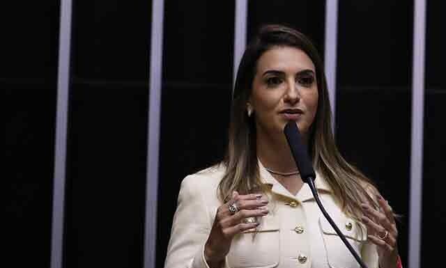Projeto cria programa de capacitação de mulheres para atuar no turismo Projeto cria programa de capacitação de mulheres para atuar no turismo