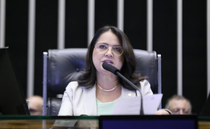 Projeto cria programa especial para descentralizar tratamento de câncer no SUS