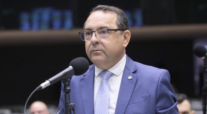 Projeto cria programa para melhorar estradas em áreas rurais Projeto cria programa para melhorar estradas em áreas rurais