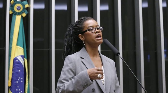 Projeto cria protocolo contra discriminação racial nas escolas Projeto cria protocolo contra discriminação racial nas escolas