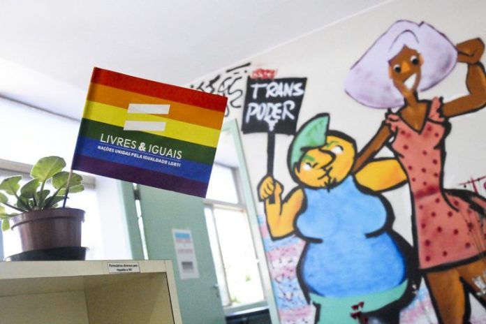 Projeto cria protocolo para atendimento de pessoas LGBTQIA+ no SUS Projeto cria protocolo para atendimento de pessoas LGBTQIA+ no SUS