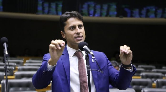 Projeto cria quarentena de dez anos para evitar conflito de interesses na direção da Anac Projeto cria quarentena de dez anos para evitar conflito de interesses na direção da Anac