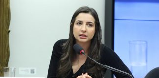 Projeto cria sistema para monitorar medidas protetivas e suspender porte de arma de agressor Projeto cria sistema para monitorar medidas protetivas e suspender porte de arma de agressor