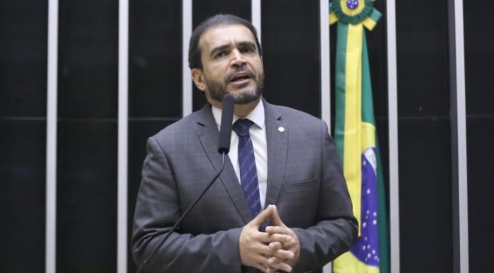 Projeto criminaliza desacato a vigilante, com pena de 6 meses a 2 anos de detenção Projeto criminaliza desacato a vigilante, com pena de 6 meses a 2 anos de detenção
