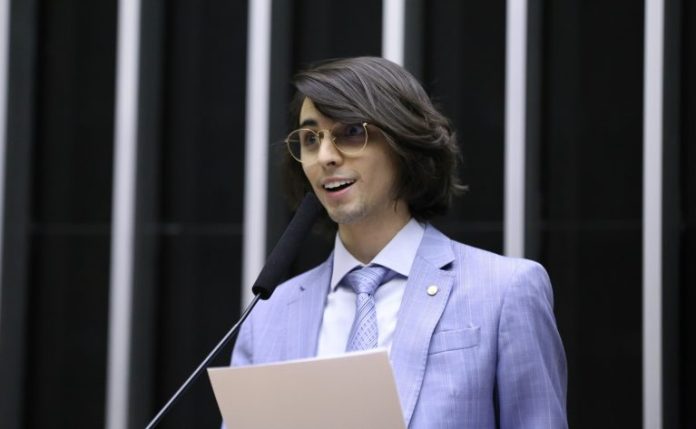 Projeto define crimes e penas específicos para combater discriminação contra pessoas autistas