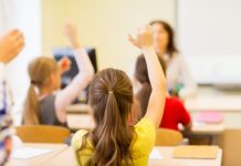 Projeto define critérios para isentar de Imposto de Renda gratificações de professores Projeto define critérios para isentar de Imposto de Renda gratificações de professores