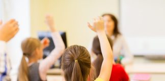 Projeto define critérios para isentar de Imposto de Renda gratificações de professores Projeto define critérios para isentar de Imposto de Renda gratificações de professores