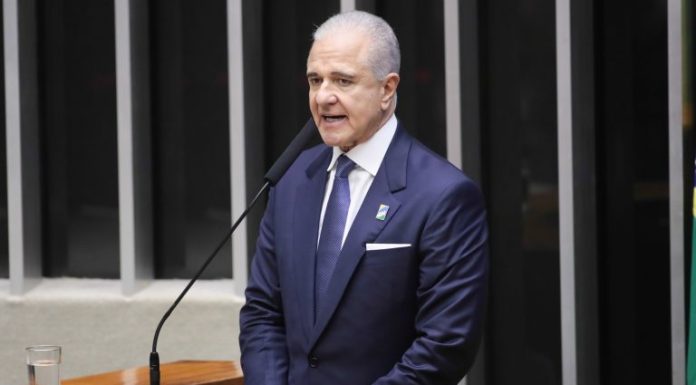 Projeto define regras para o uso de réplicas de humanos geradas por IA em obras de audiovisual Projeto define regras para o uso de réplicas de humanos geradas por IA em obras de audiovisual