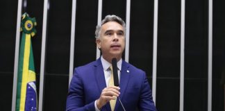 Projeto determina presença de salva-vidas em hotéis com mais de 70 quartos que tenham piscina Projeto determina presença de salva-vidas em hotéis com mais de 70 quartos que tenham piscina