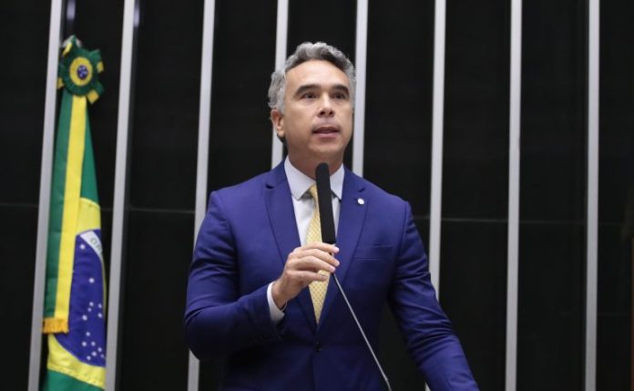 Projeto determina presença de salva-vidas em hotéis com mais de 70 quartos que tenham piscina