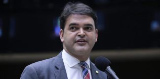 Projeto diminui de 70 para 60 anos a idade mínima para sacar o FGTS Projeto diminui de 70 para 60 anos a idade mínima para sacar o FGTS