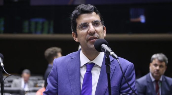 Projeto estabelece limites para redução de diárias nos dias de entrada e saída em hotéis Projeto estabelece limites para redução de diárias nos dias de entrada e saída em hotéis