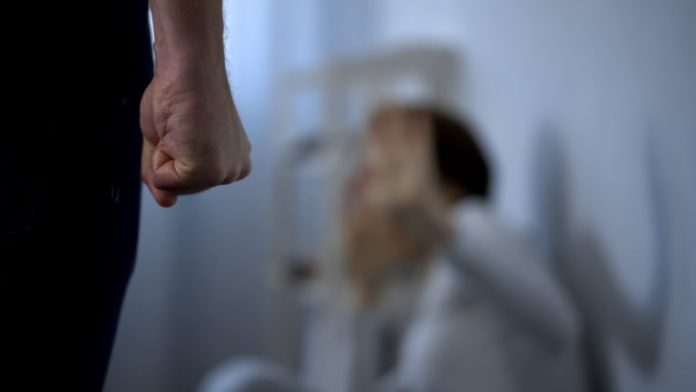 Projeto estabelece regras para cobertura jornalística de violência contra a mulher Projeto estabelece regras para cobertura jornalística de violência contra a mulher