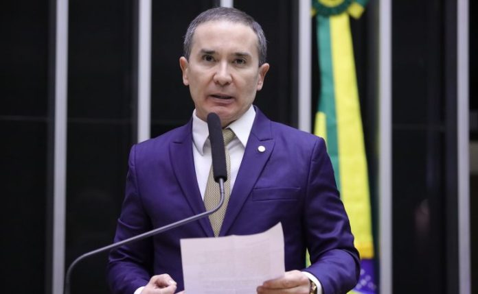 Projeto exige comprovação de vínculo para encomendar carimbo de identificação funcional