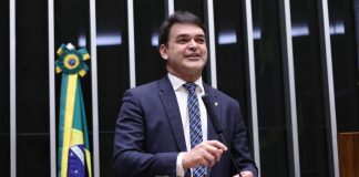 Projeto exige transparência em preços parcelados e proíbe cobranças ocultas Projeto exige transparência em preços parcelados e proíbe cobranças ocultas