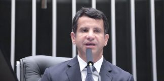 Projeto fixa idade máxima de 15 anos para táxis Projeto fixa idade máxima de 15 anos para táxis
