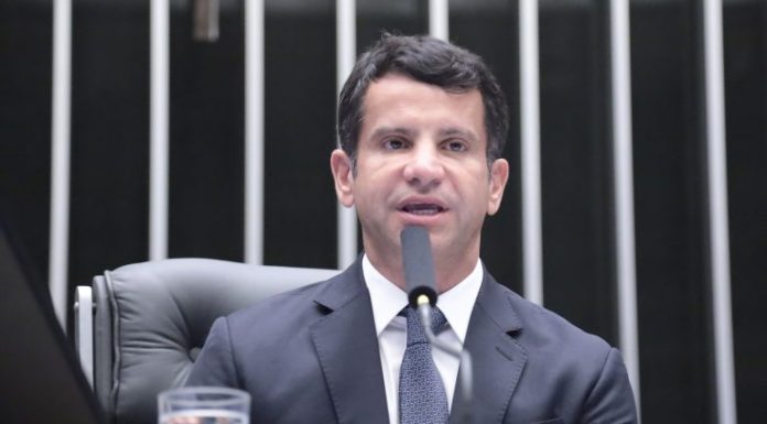Projeto fixa idade máxima de 15 anos para táxis Projeto fixa idade máxima de 15 anos para táxis