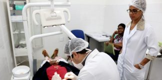 Projeto fixa piso salarial de R$ 3.624 para auxiliares médicos e odontológicos Projeto fixa piso salarial de R$ 3.624 para auxiliares médicos e odontológicos