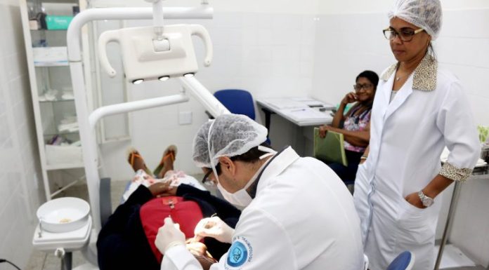 Projeto fixa piso salarial de R$ 3.624 para auxiliares médicos e odontológicos Projeto fixa piso salarial de R$ 3.624 para auxiliares médicos e odontológicos