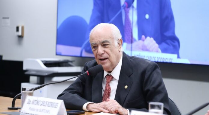 Projeto inclui estudantes de ensino profissionalizante no Pé de Meia Projeto inclui estudantes de ensino profissionalizante no Pé de Meia