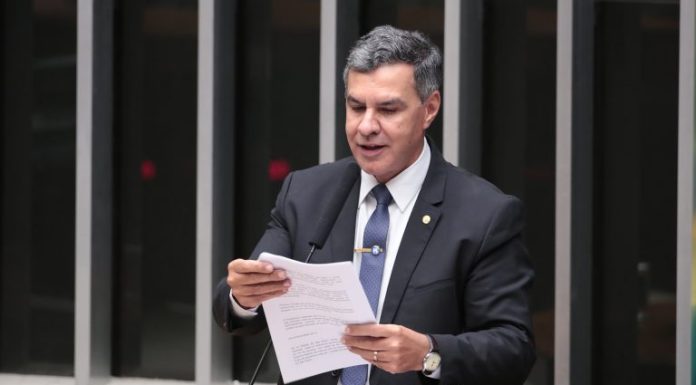 Projeto limita a rolagem contínua de vídeos em redes sociais para proteger saúde mental Projeto limita a rolagem contínua de vídeos em redes sociais para proteger saúde mental