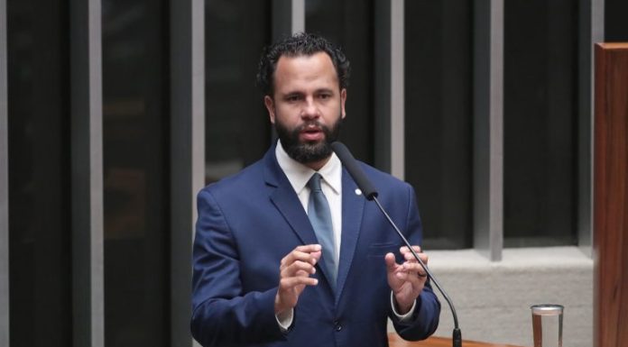 Projeto obriga agressor a pagar despesas de vítima que precisar mudar de imóvel Projeto obriga agressor a pagar despesas de vítima que precisar mudar de imóvel