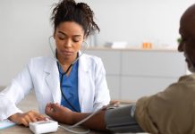Projeto obriga hospitais a fornecer assistência médica a profissionais de enfermagem Projeto obriga hospitais a fornecer assistência médica a profissionais de enfermagem
