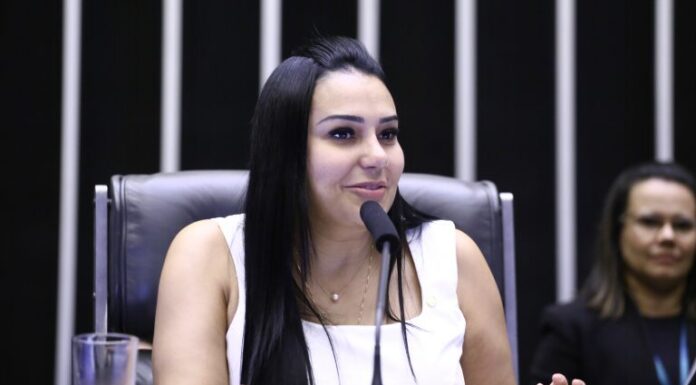Projeto obriga plataformas digitais a alertar sobre riscos de vício em conteúdo adulto Projeto obriga plataformas digitais a alertar sobre riscos de vício em conteúdo adulto