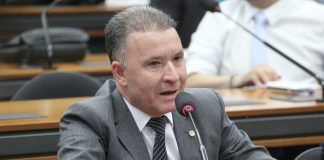 Projeto permite que titular de cartório acumule cargo público ou magistério Projeto permite que titular de cartório acumule cargo público ou magistério