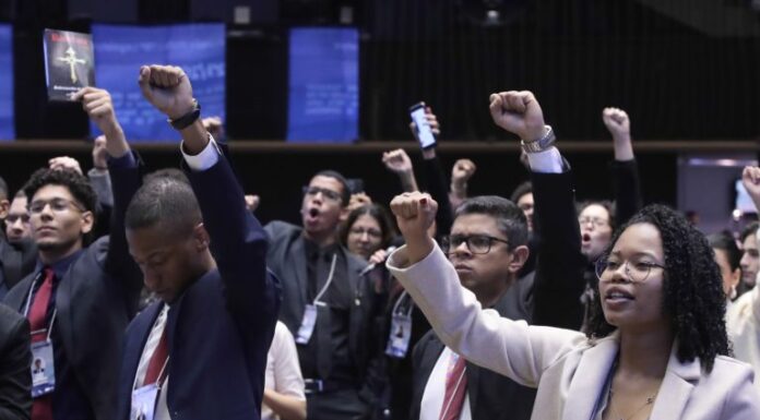 Projeto Politeia, experiência prática de universitários como deputados, termina nesta sexta-feira Projeto Politeia, experiência prática de universitários como deputados, termina nesta sexta-feira