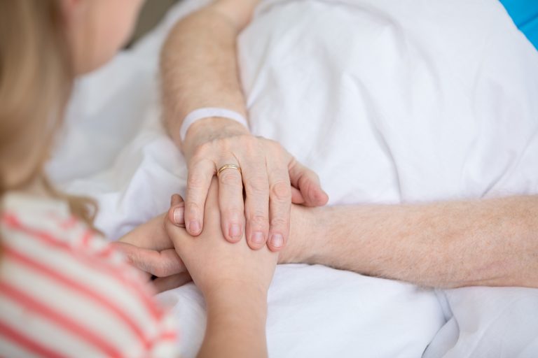 Saúde- geral - visita hospitalar - internação - idoso - pessoa internada