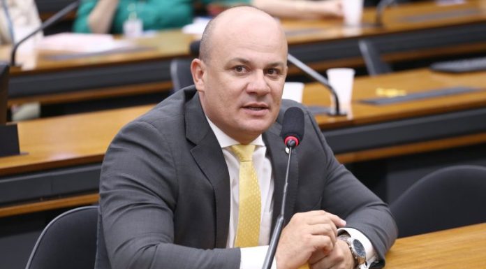 Projeto prevê perda de cargo público para condenado por estupro de vulnerável Projeto prevê perda de cargo público para condenado por estupro de vulnerável