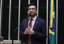 Projeto prevê prisão de até três meses ou multa para prostituição em via pública Projeto prevê prisão de até três meses ou multa para prostituição em via pública