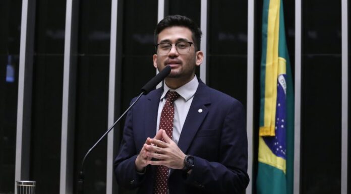 Projeto prevê prisão de até três meses ou multa para prostituição em via pública Projeto prevê prisão de até três meses ou multa para prostituição em via pública