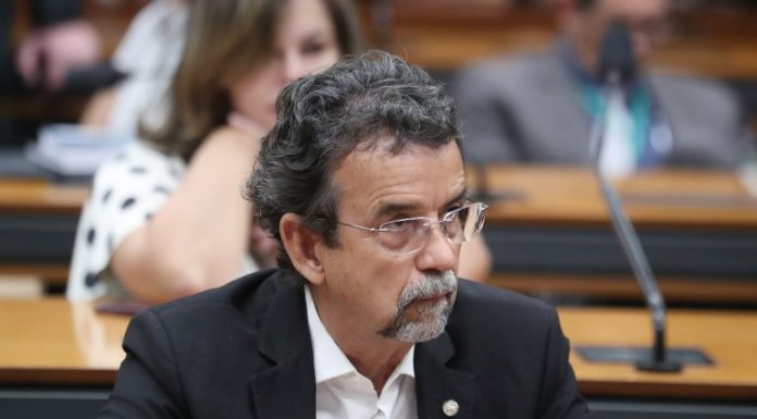 Projeto prevê salvaguardas à população e ao meio ambiente para instalação de usinas eólicas e solares Projeto prevê salvaguardas à população e ao meio ambiente para instalação de usinas eólicas e solares