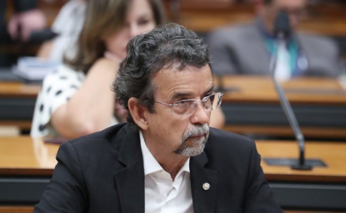 Projeto prevê salvaguardas à população e ao meio ambiente para instalação de usinas eólicas e solares