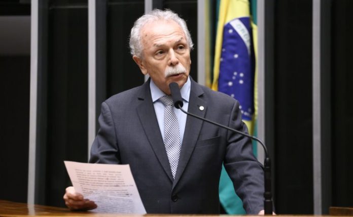 Projeto prevê substituição gradual de plásticos descartáveis no setor público e em escolas Projeto prevê substituição gradual de plásticos descartáveis no setor público e em escolas